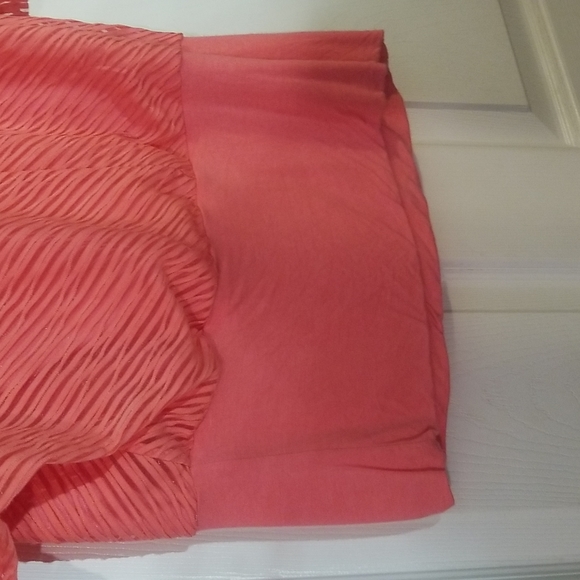 Sexy shirt with attached necklace. Size medium - Picture 4 of 6